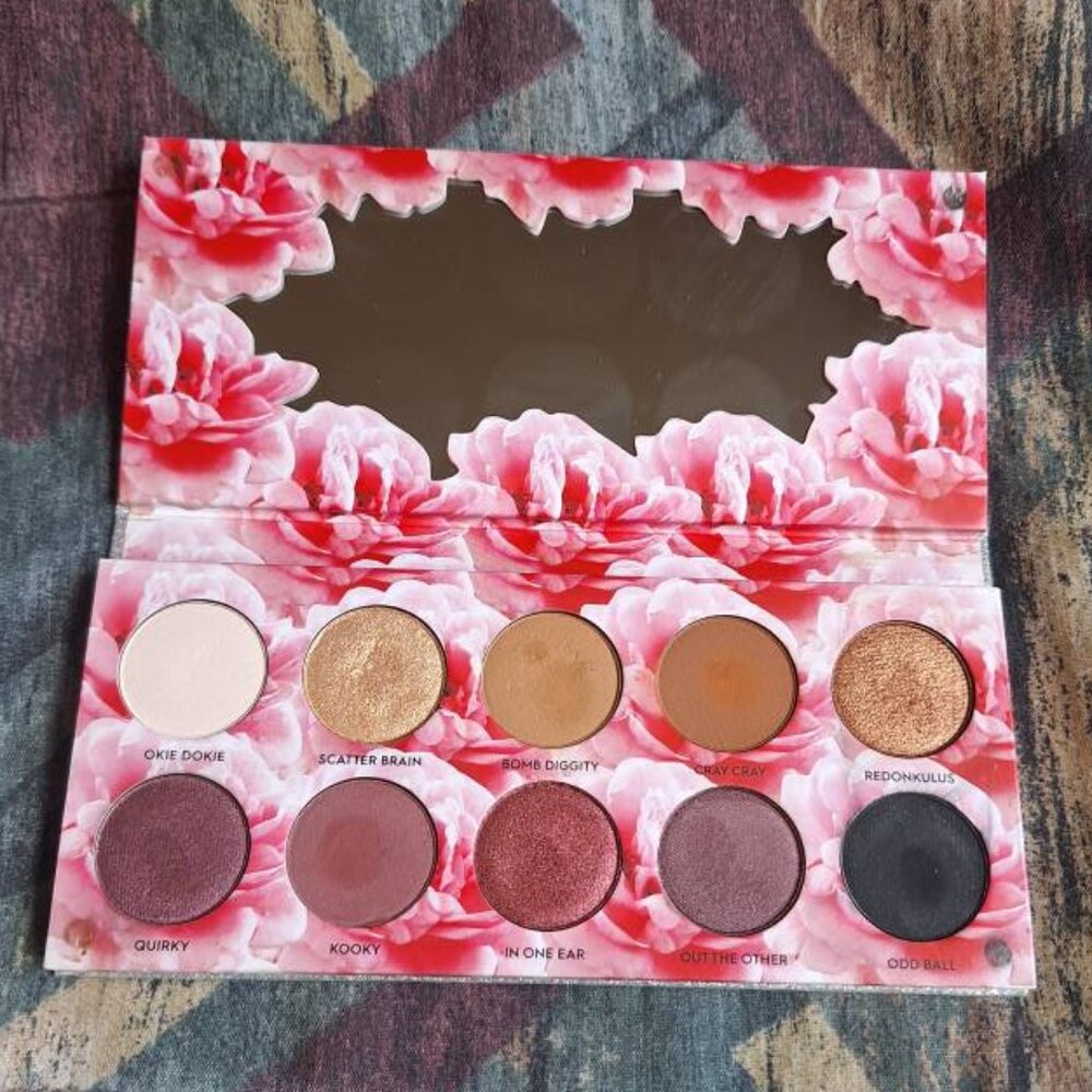 ✨ Laura Lee Los Angeles – Cat’s Pajamas Eyeshadow Palette 💋